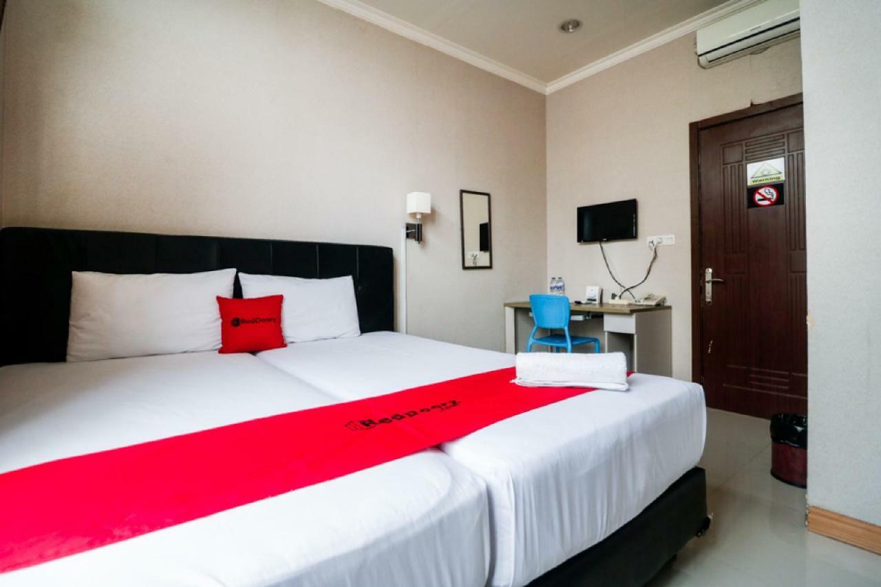Reddoorz @ Ranotana Manado Hotel Екстериор снимка